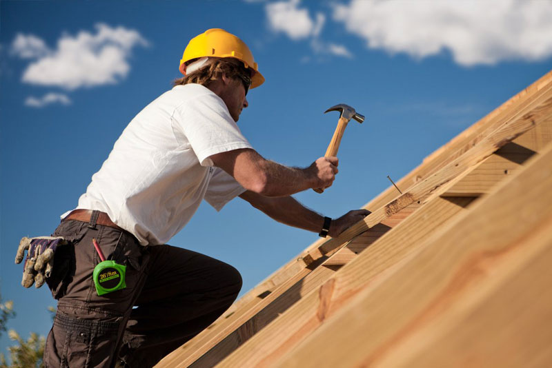 PÉRIOCHERÉNOV 06 : artisan charpentier couvreur peintre dans les Alpes-Maritimes (06) et le Var (83) . Rénovation charpente, traitement des bois de charpente, travaux de couverture, dépannage fuite toiture, étanchéité toit plat terrasse, zinguerie,nettoyage, démoussage  et peinture hydrofuge toiture, ravalement peinture façade et intérieur