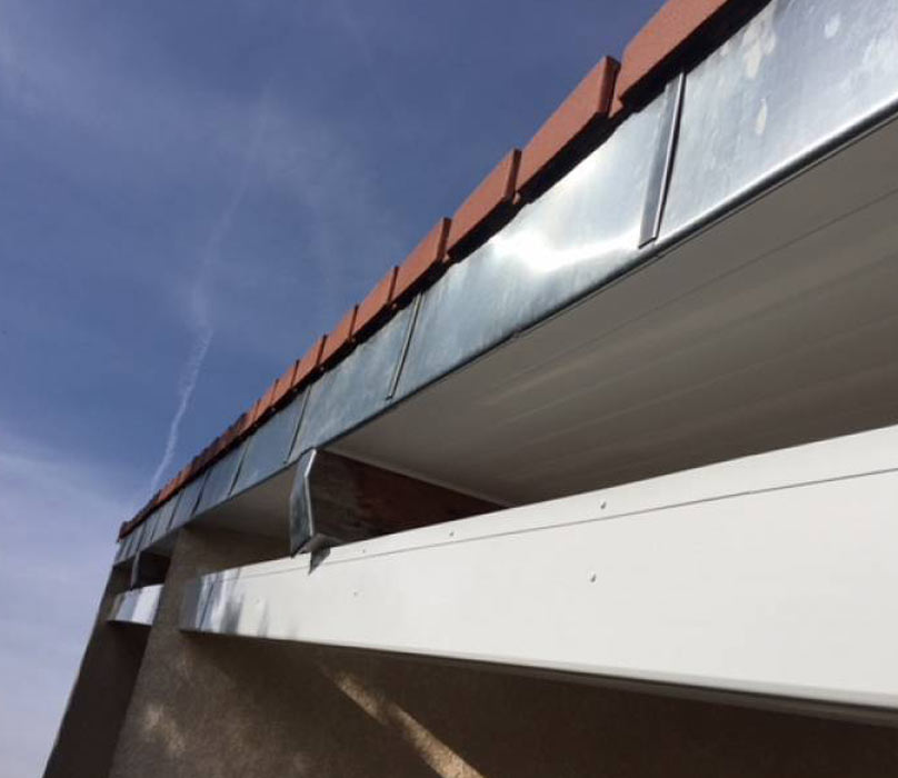 Zinguerie : -  PÉRIOCHERÉNOV 06  - Artisan zingueur dans les Alpes-Maritimes (06) et le Var (83) : Installation de gouttière, chéneaux, noues, habillage bande de rives, pied de cheminée ...  